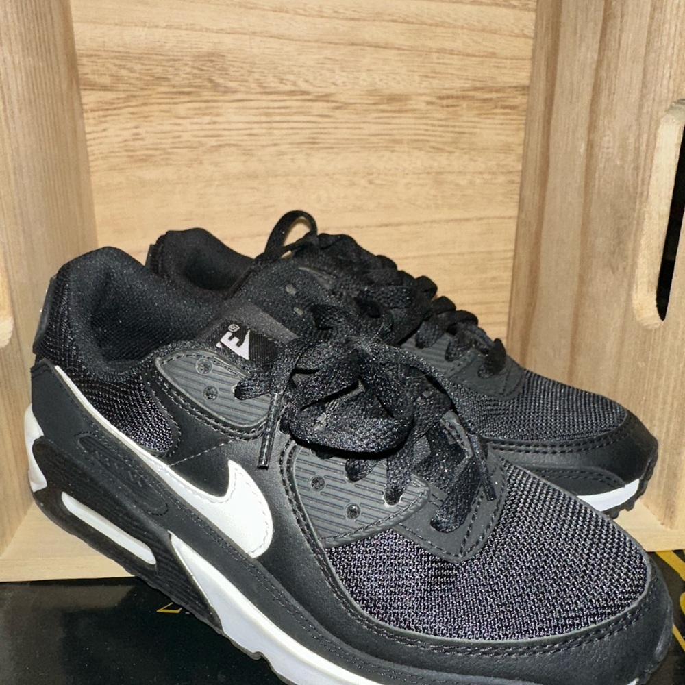 Nike Airmax, 90 Black and White Sneakers